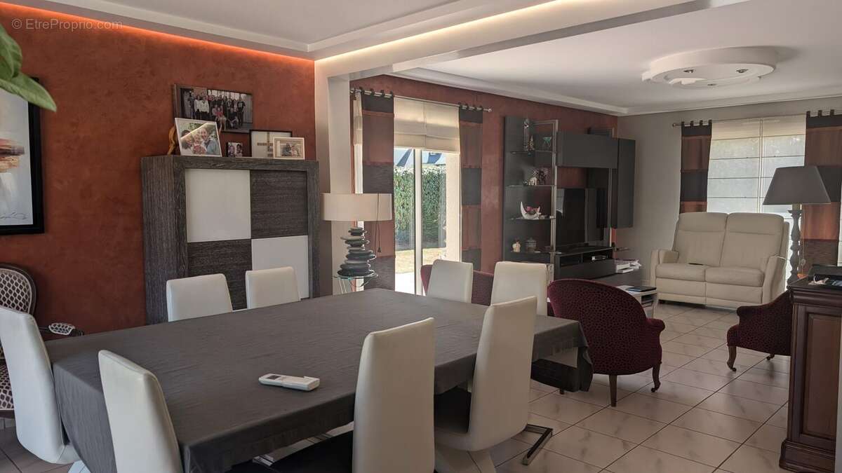 Maison à SAINT-JEAN-DE-LINIERES