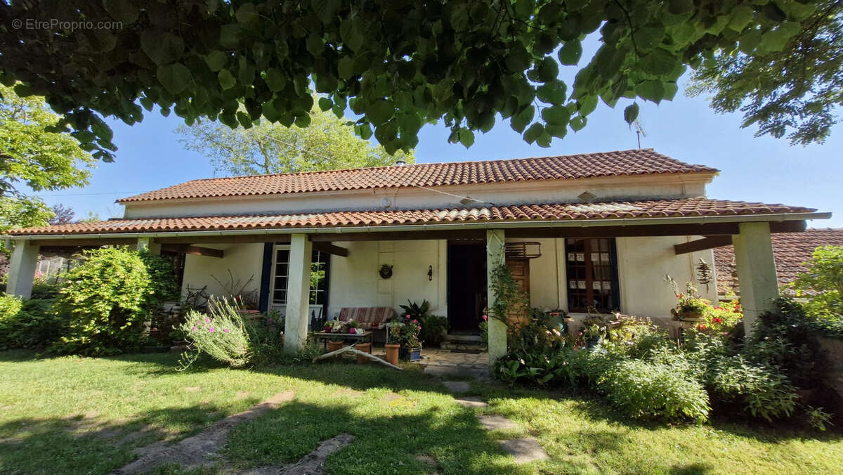 Maison à BOUTENAC-TOUVENT