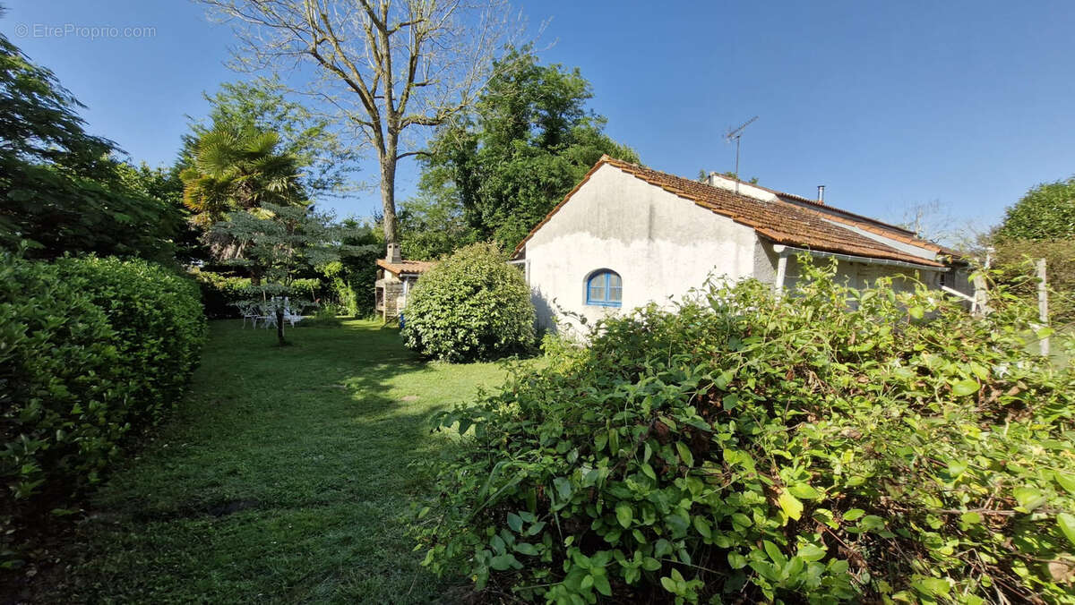 Maison à BOUTENAC-TOUVENT