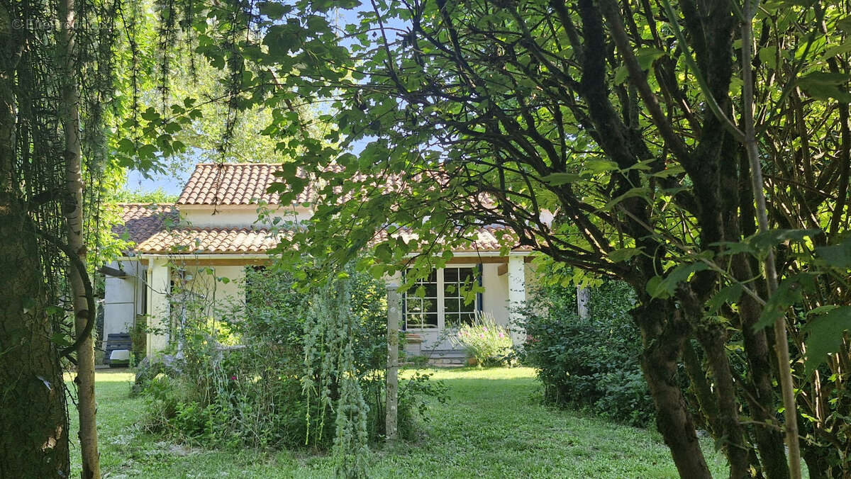 Maison à BOUTENAC-TOUVENT