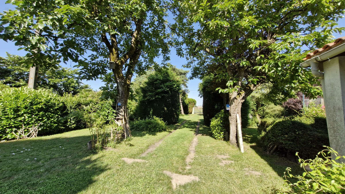 Maison à BOUTENAC-TOUVENT