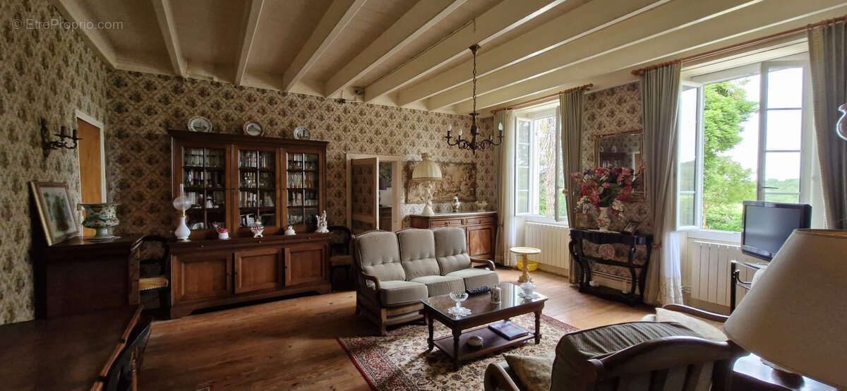 Maison à SAINTE-RAMEE