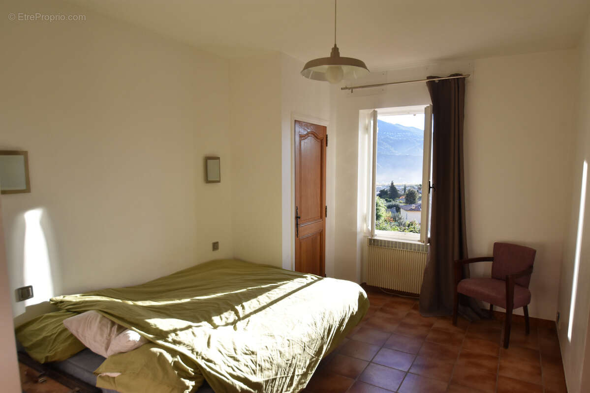 Appartement à CARROS