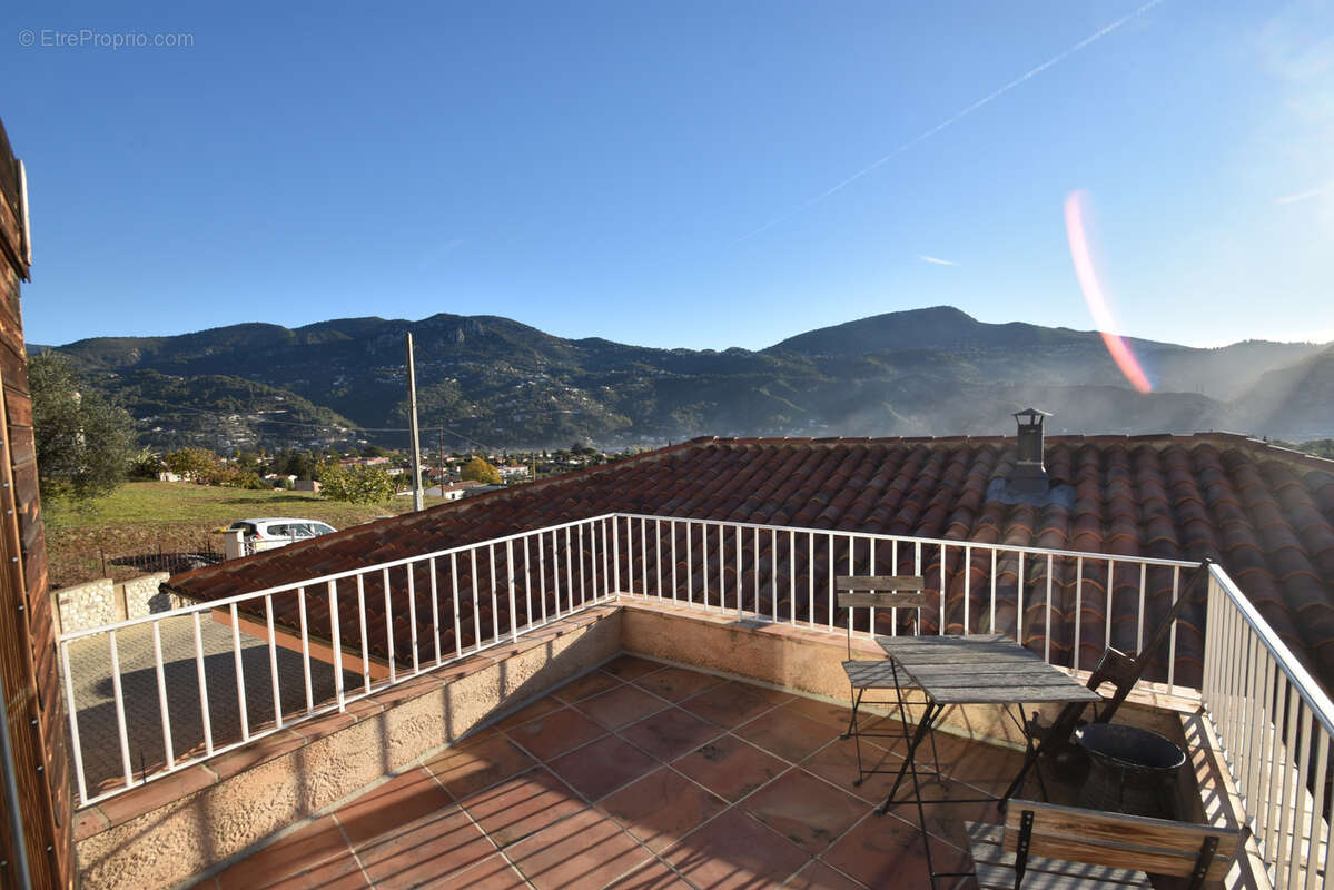 Appartement à CARROS