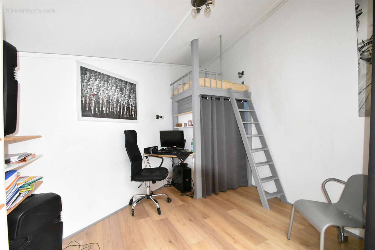 Appartement à CARROS