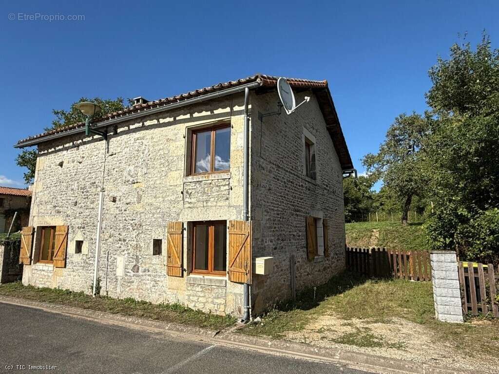 Maison à RUFFEC
