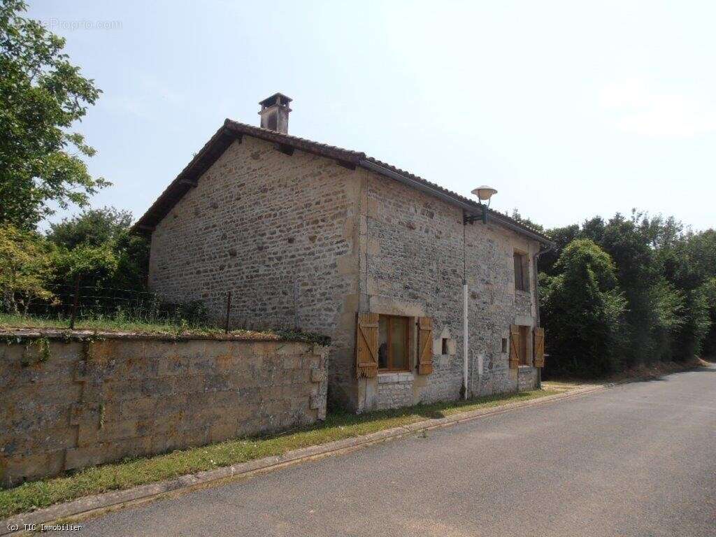 Maison à RUFFEC