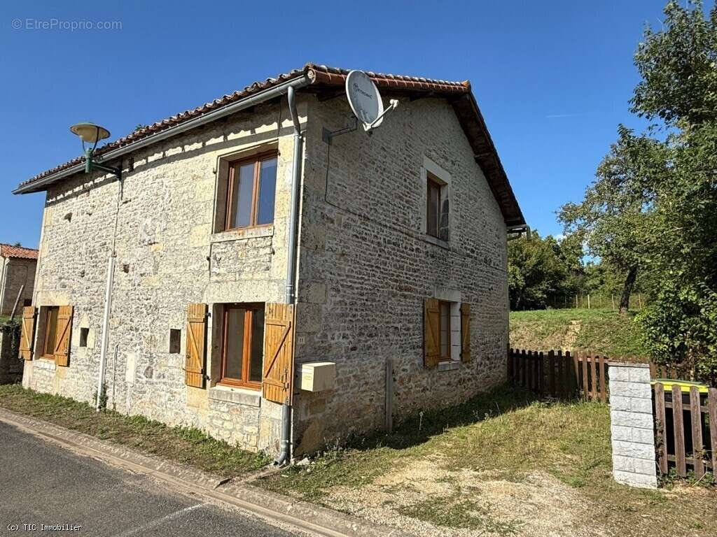 Maison à RUFFEC