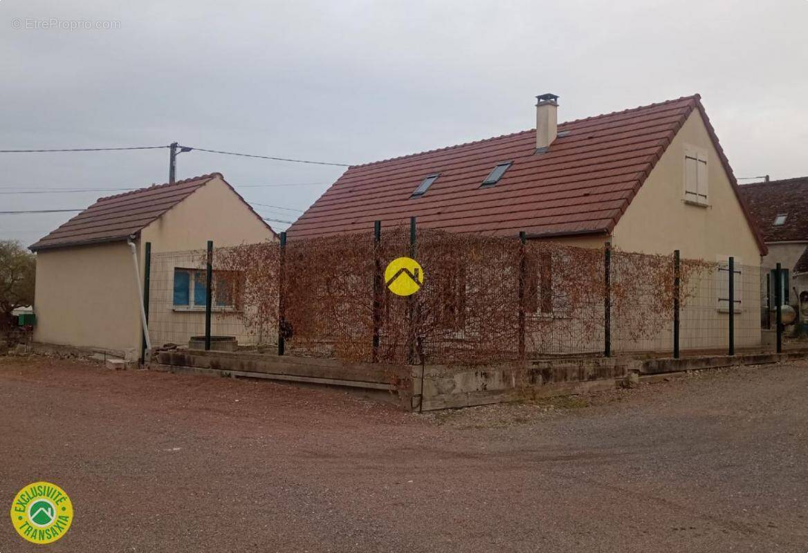 Maison à LA CHAPELLE-SUR-OREUSE