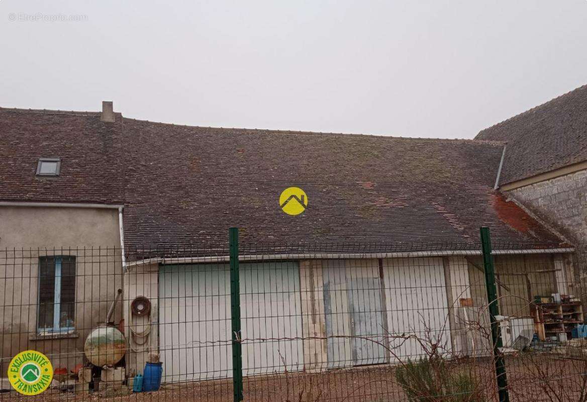 Maison à LA CHAPELLE-SUR-OREUSE