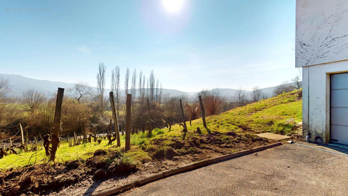 Maison à AVANNE-AVENEY