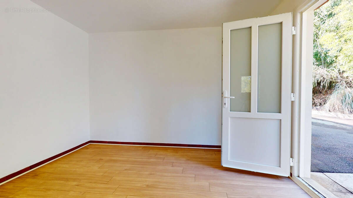 Maison à AVANNE-AVENEY