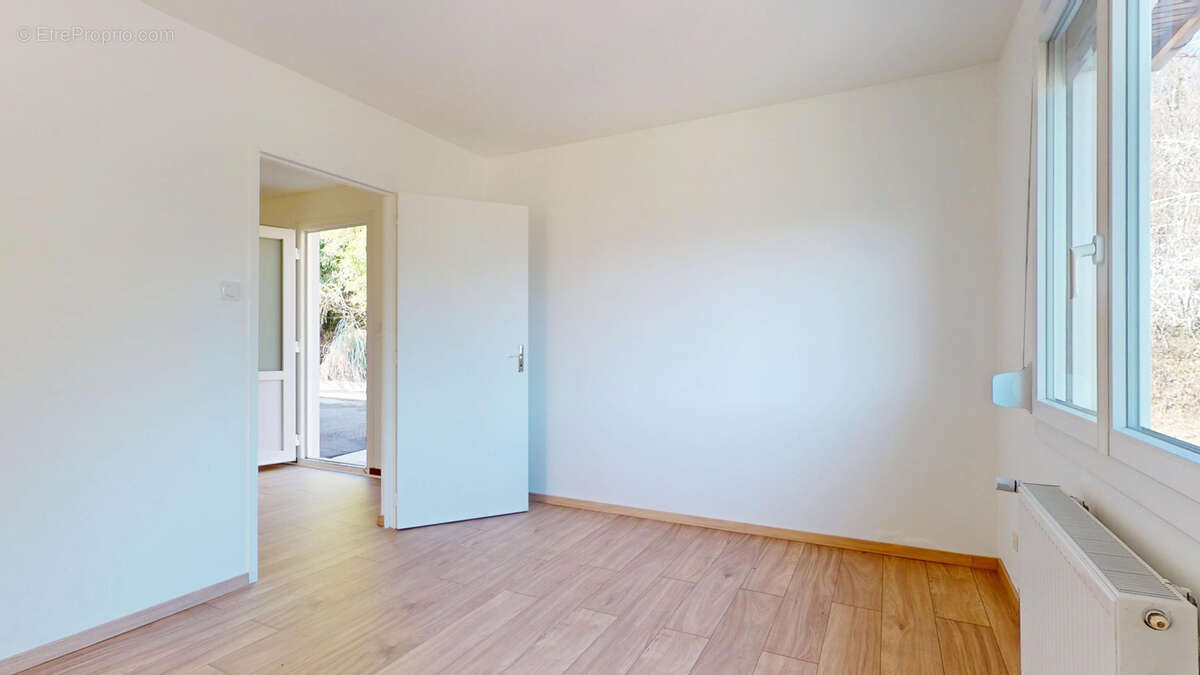 Maison à AVANNE-AVENEY