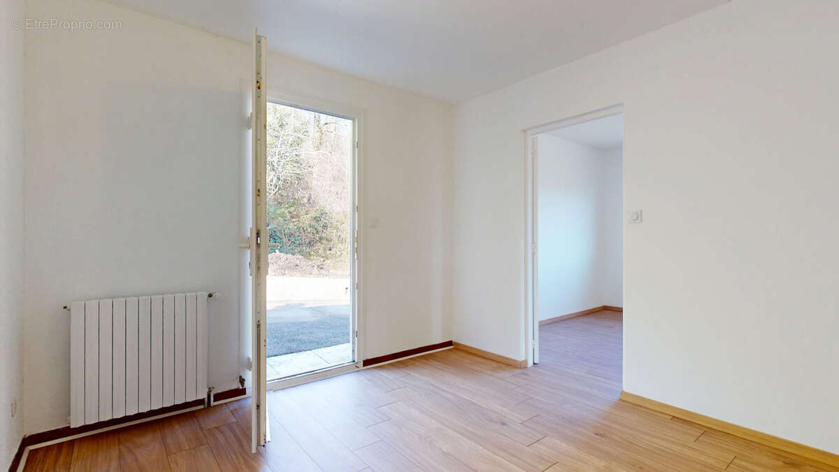 Maison à AVANNE-AVENEY