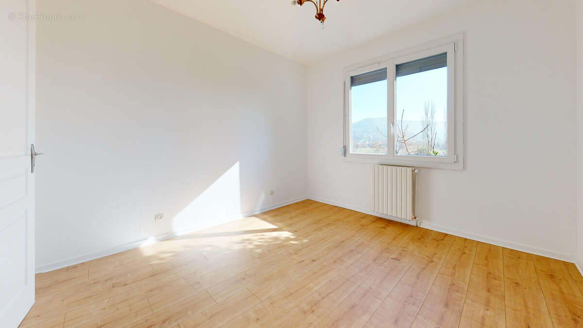 Maison à AVANNE-AVENEY