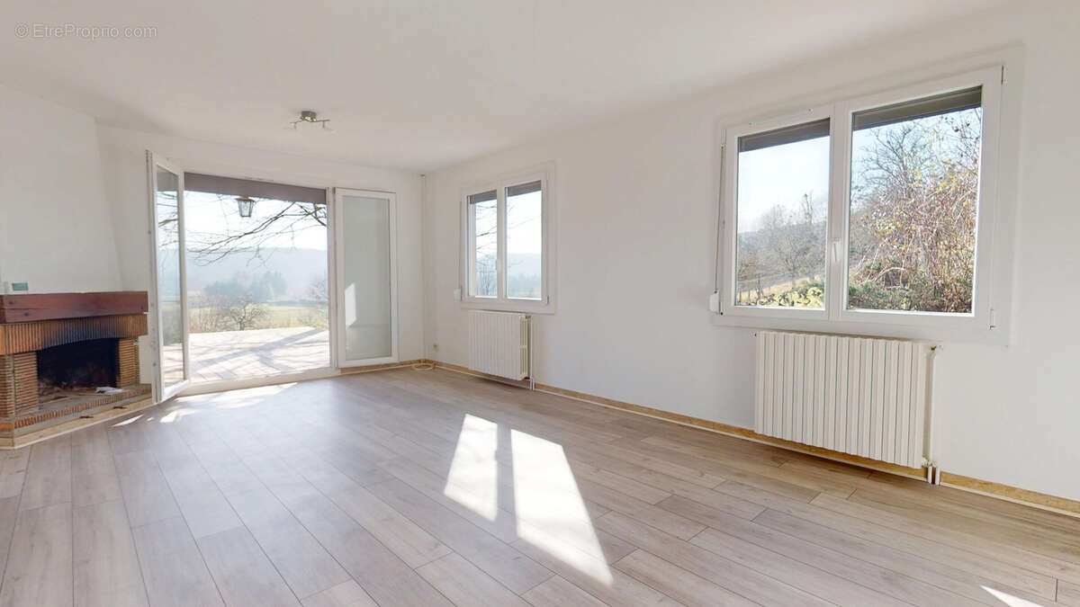 Maison à AVANNE-AVENEY