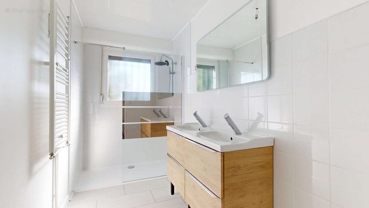 Maison à AVANNE-AVENEY