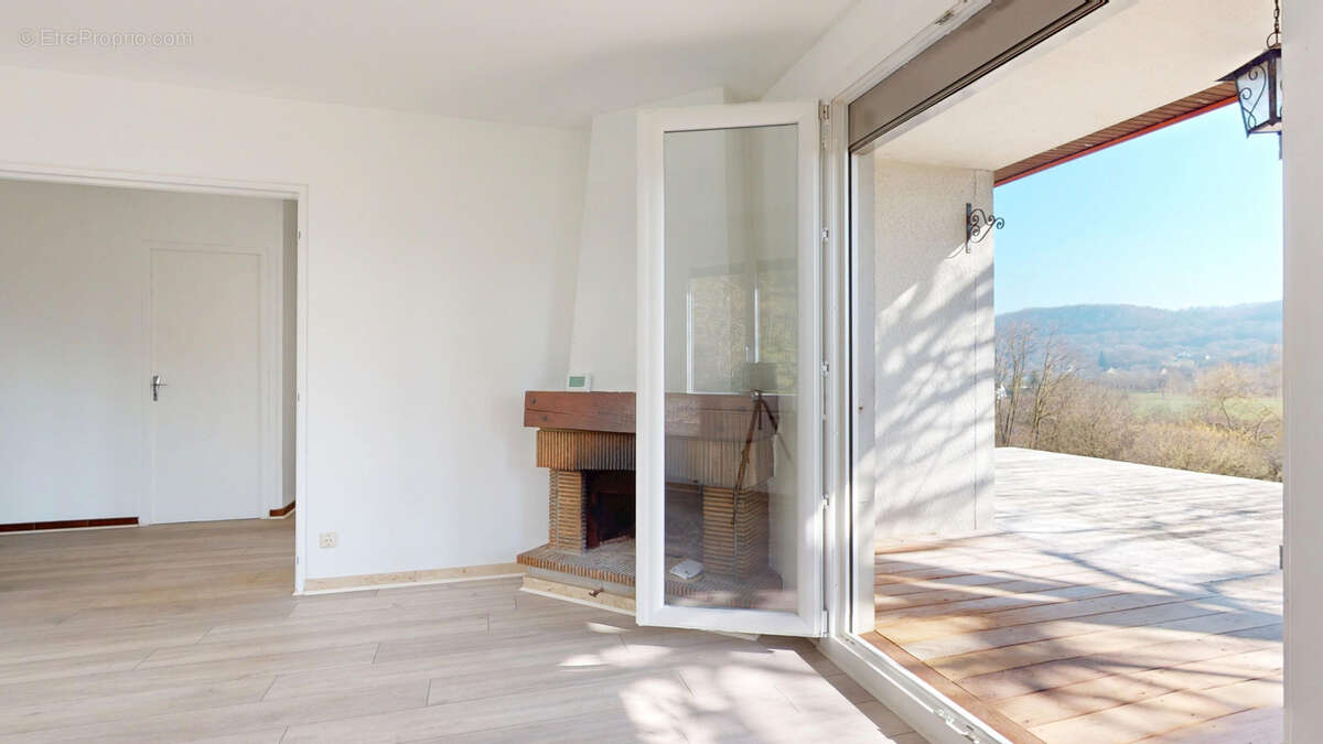 Maison à AVANNE-AVENEY