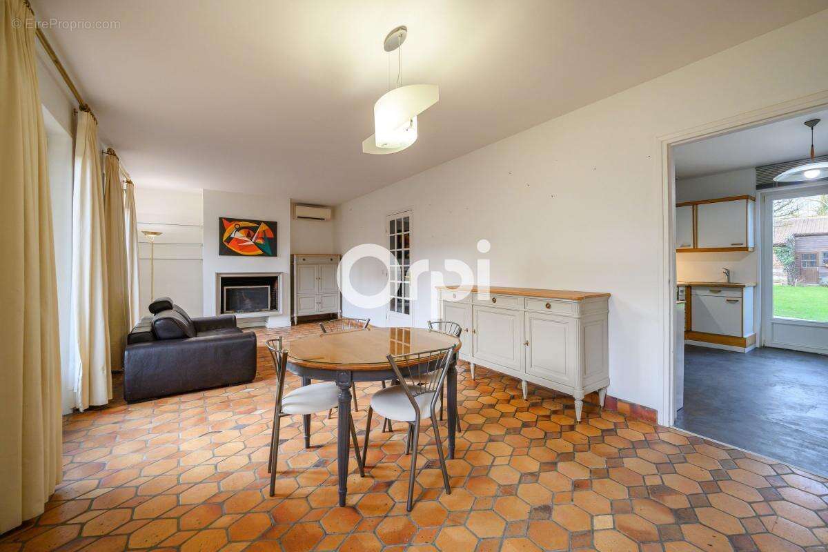 Maison à GONDECOURT