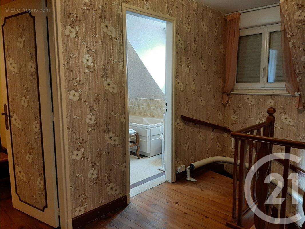 Maison à AIX-EN-ISSART