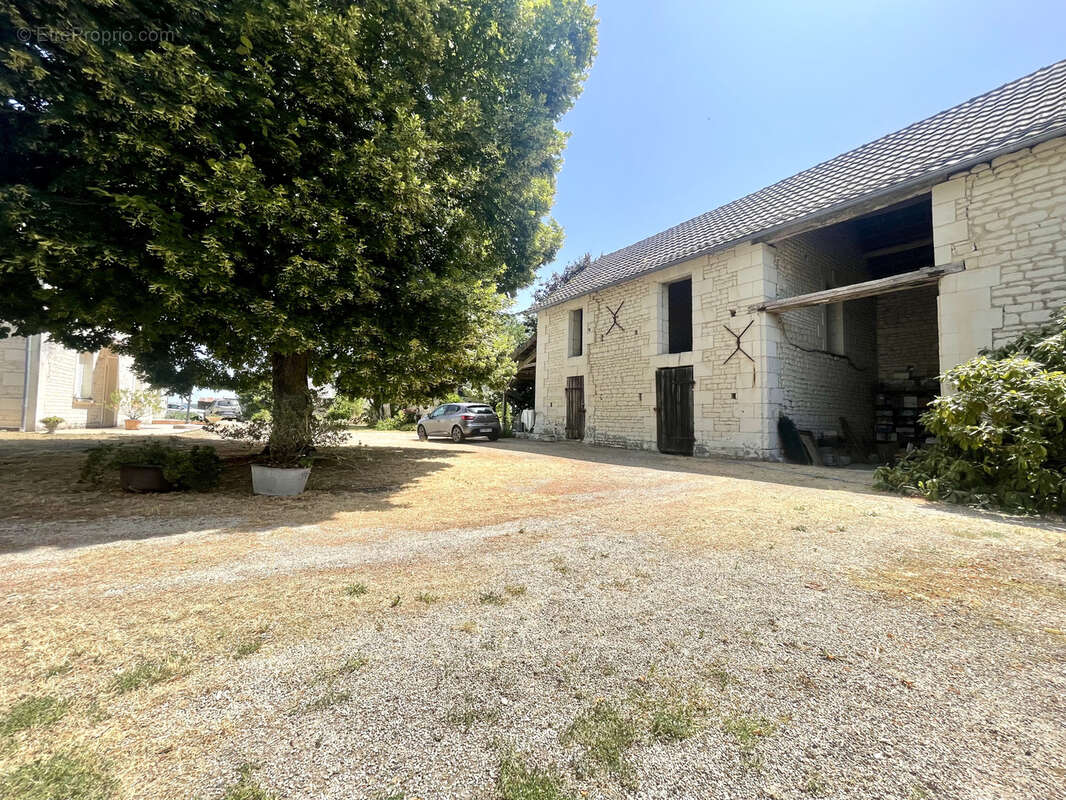 Maison à SAINT-GENEST-D&#039;AMBIERE