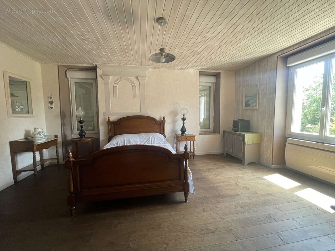 Maison à SAINT-GENEST-D&#039;AMBIERE