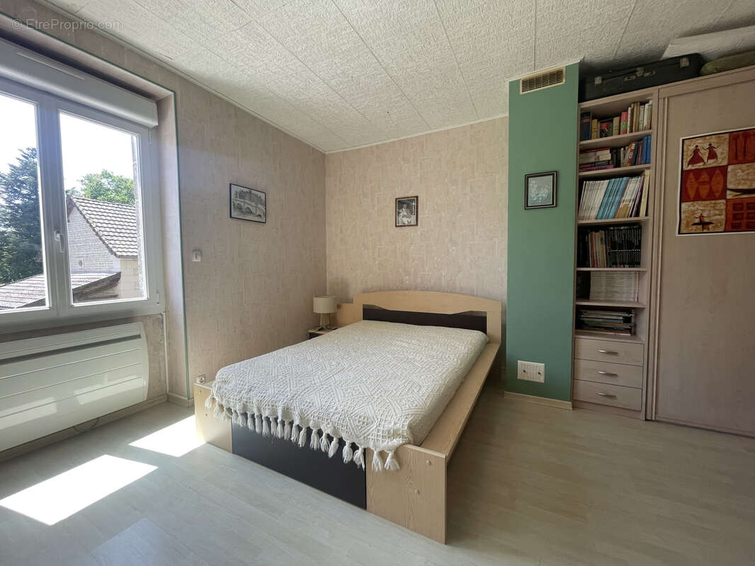 Maison à SAINT-GENEST-D&#039;AMBIERE