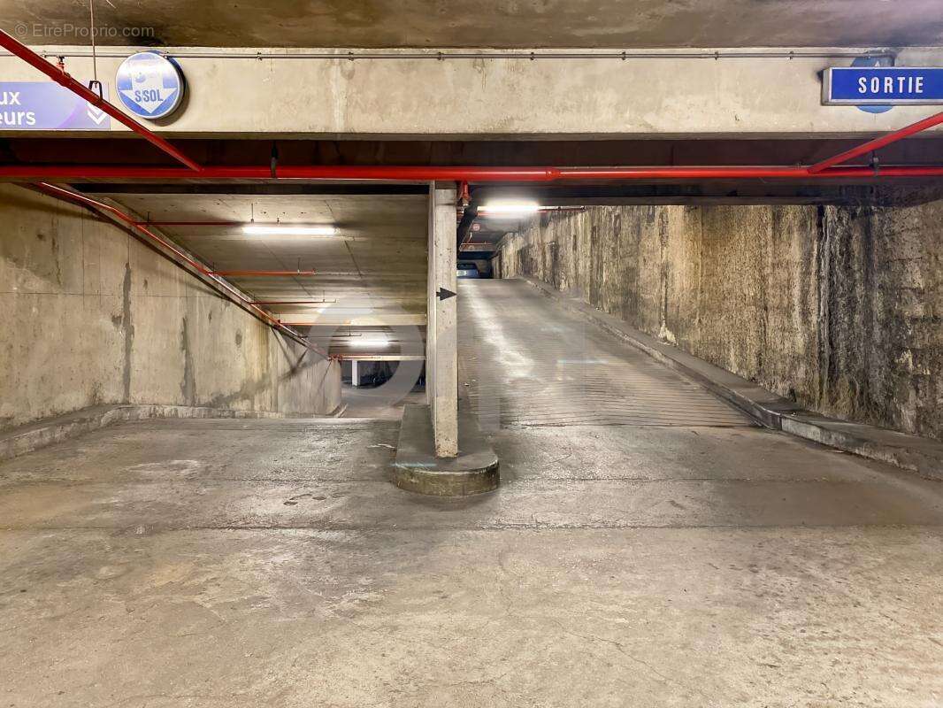 Parking à PARIS-19E