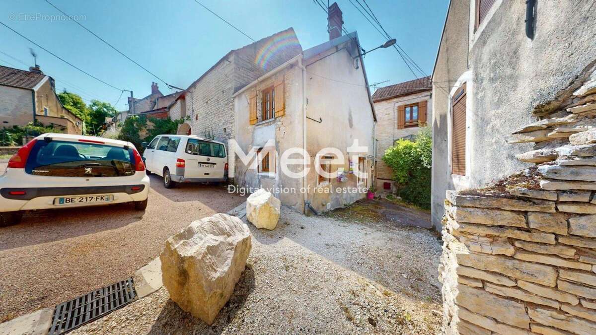 Maison à AISY-SUR-ARMANCON