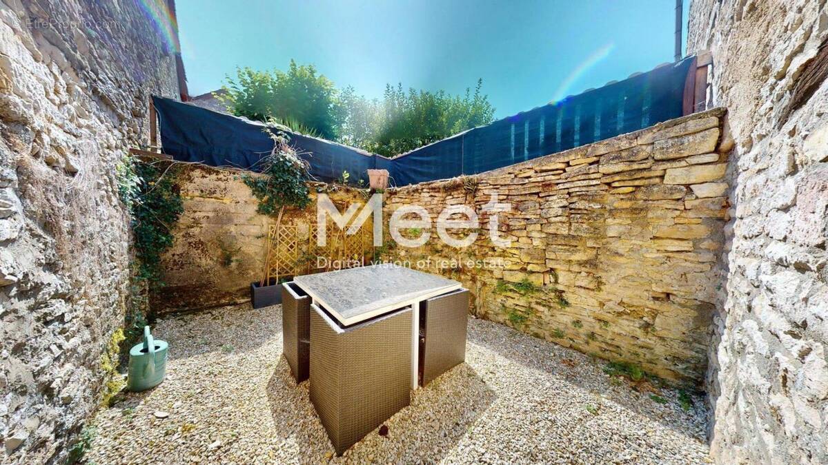 Maison à AISY-SUR-ARMANCON