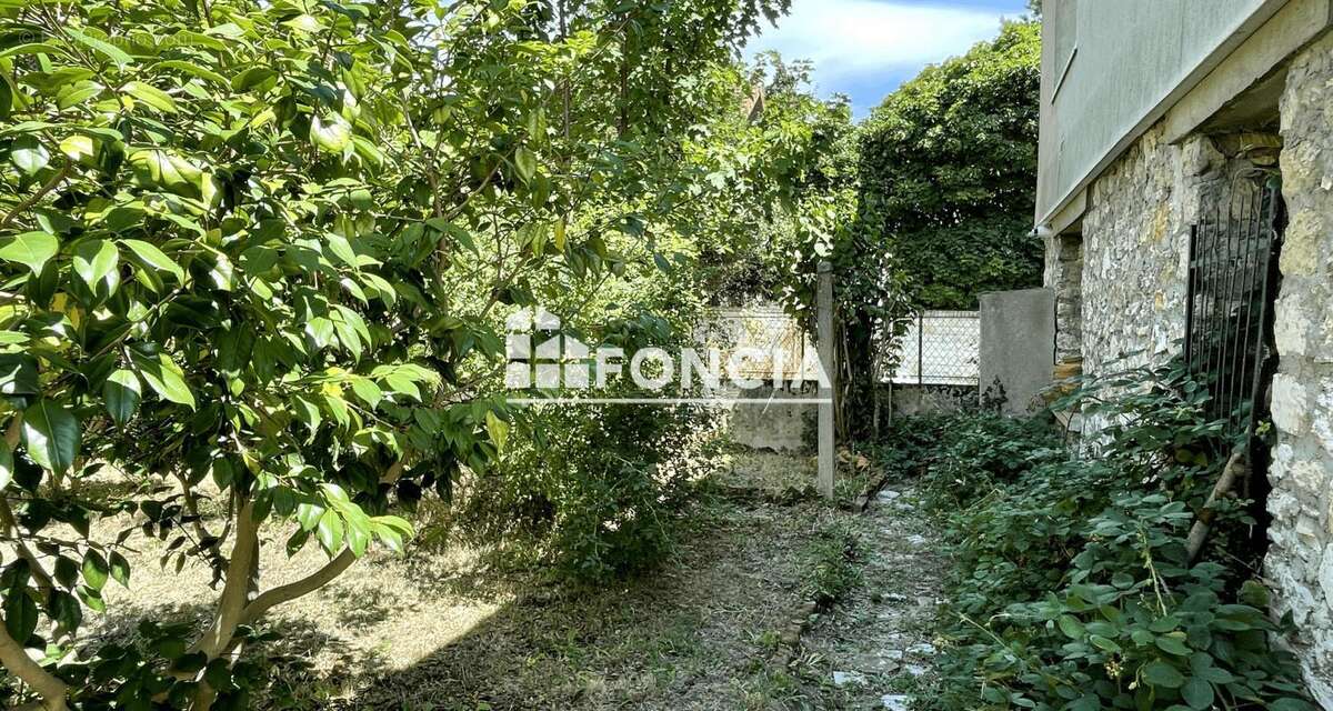 Terrain à LE PLESSIS-ROBINSON