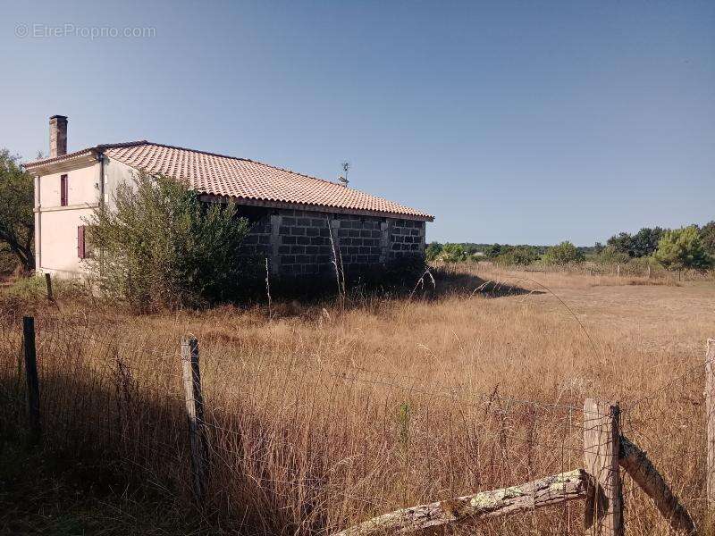 Maison à SAINT-CHRISTOPHE-DE-DOUBLE