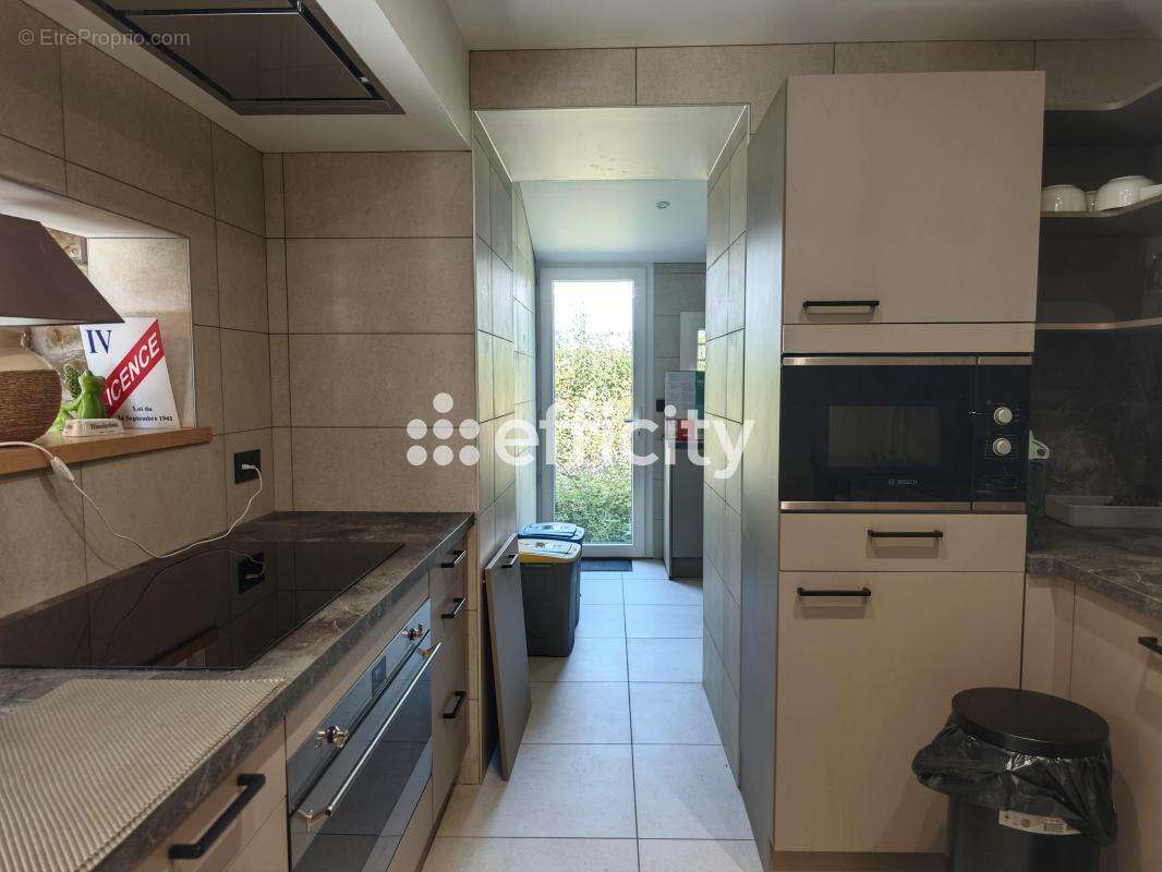 Maison à PLOMODIERN