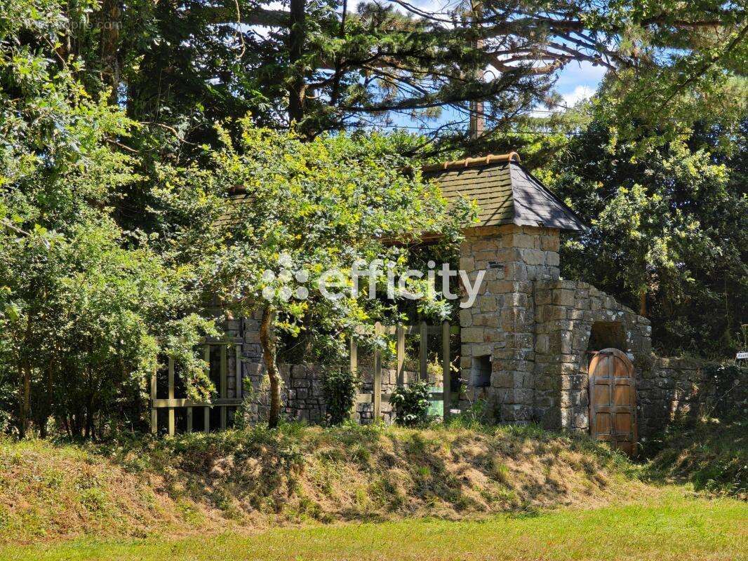 Maison à PLOMODIERN