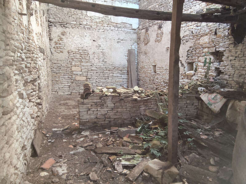 Maison à SAINT-HILAIRE-DE-VILLEFRANCHE