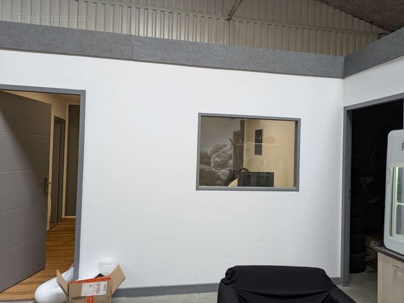 Commerce à SAINT-VINCENT-DE-MERCUZE