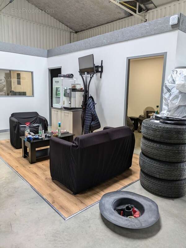 Commerce à SAINT-VINCENT-DE-MERCUZE