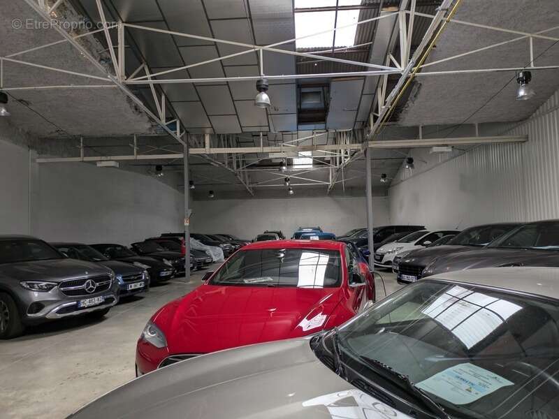 Commerce à SAINT-VINCENT-DE-MERCUZE