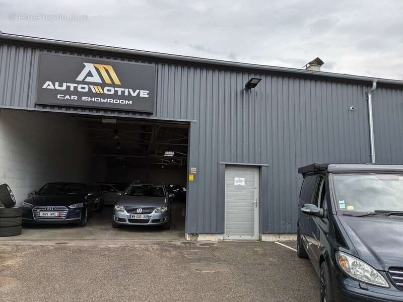 Commerce à SAINT-VINCENT-DE-MERCUZE