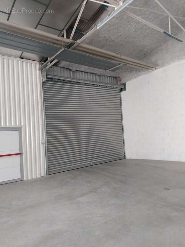 Commerce à SAINT-VINCENT-DE-MERCUZE