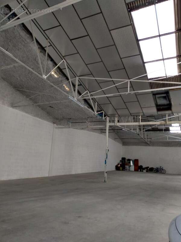 Commerce à SAINT-VINCENT-DE-MERCUZE