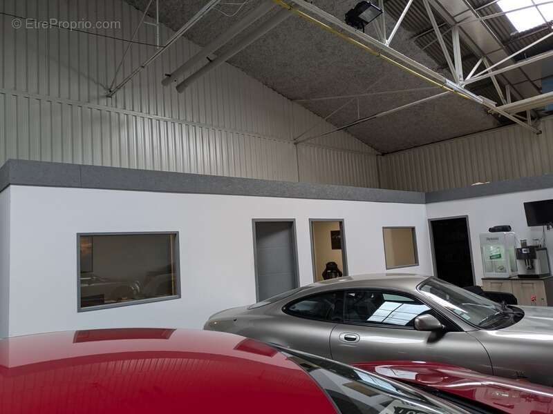 Commerce à SAINT-VINCENT-DE-MERCUZE