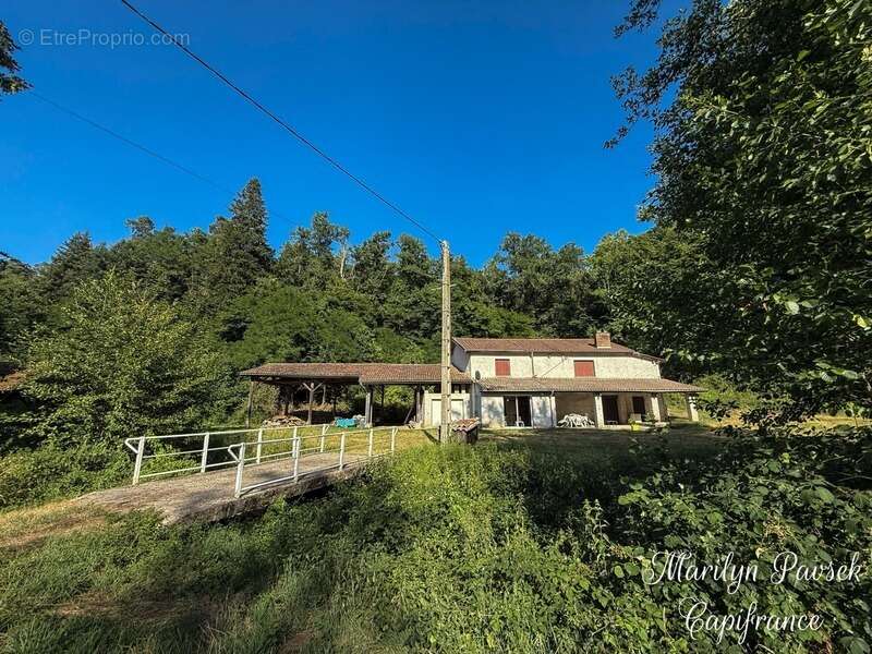 Maison à SERMENTIZON