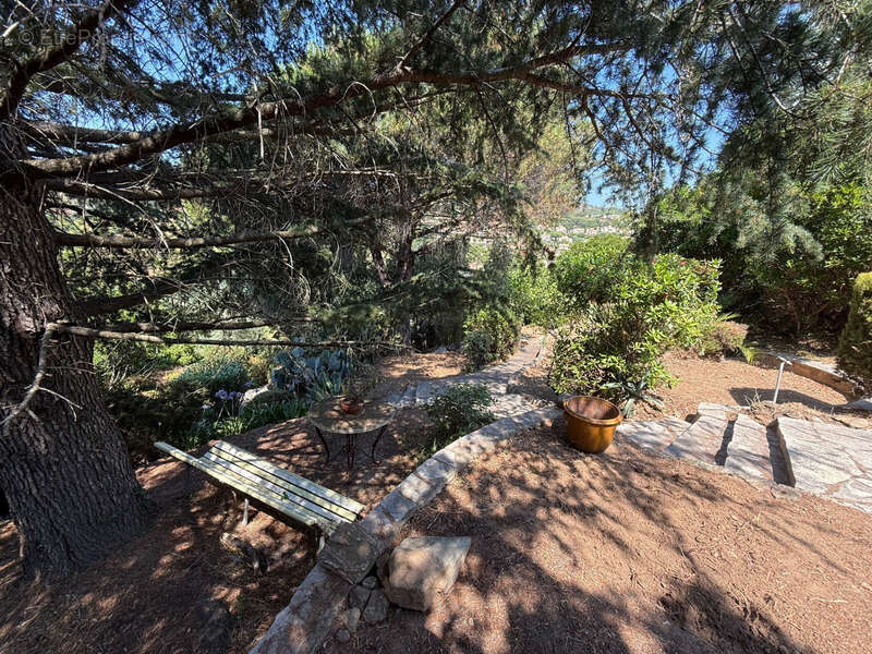 Maison à LES ISSAMBRES