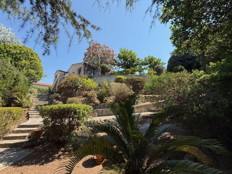 Maison à LES ISSAMBRES