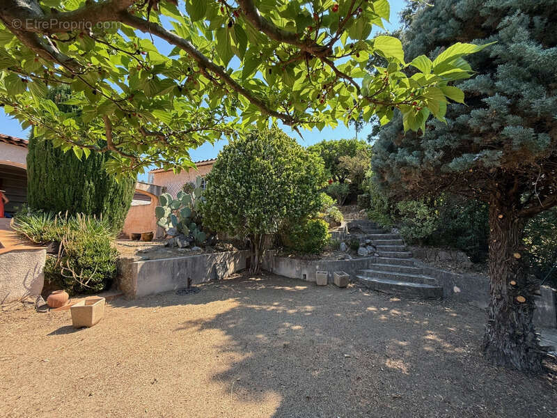 Maison à LES ISSAMBRES