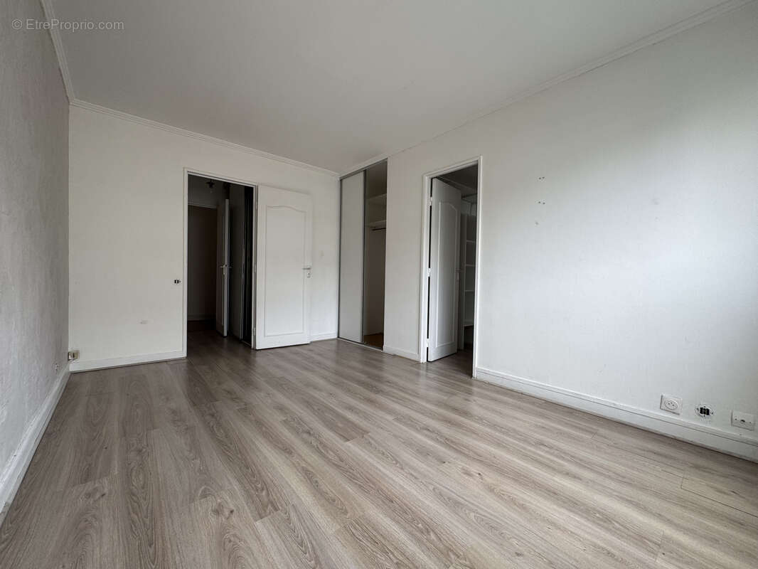 Appartement à COURBEVOIE