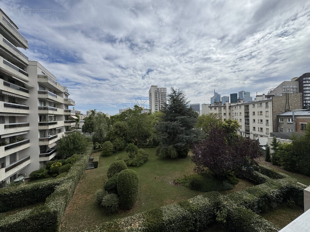 Appartement à COURBEVOIE