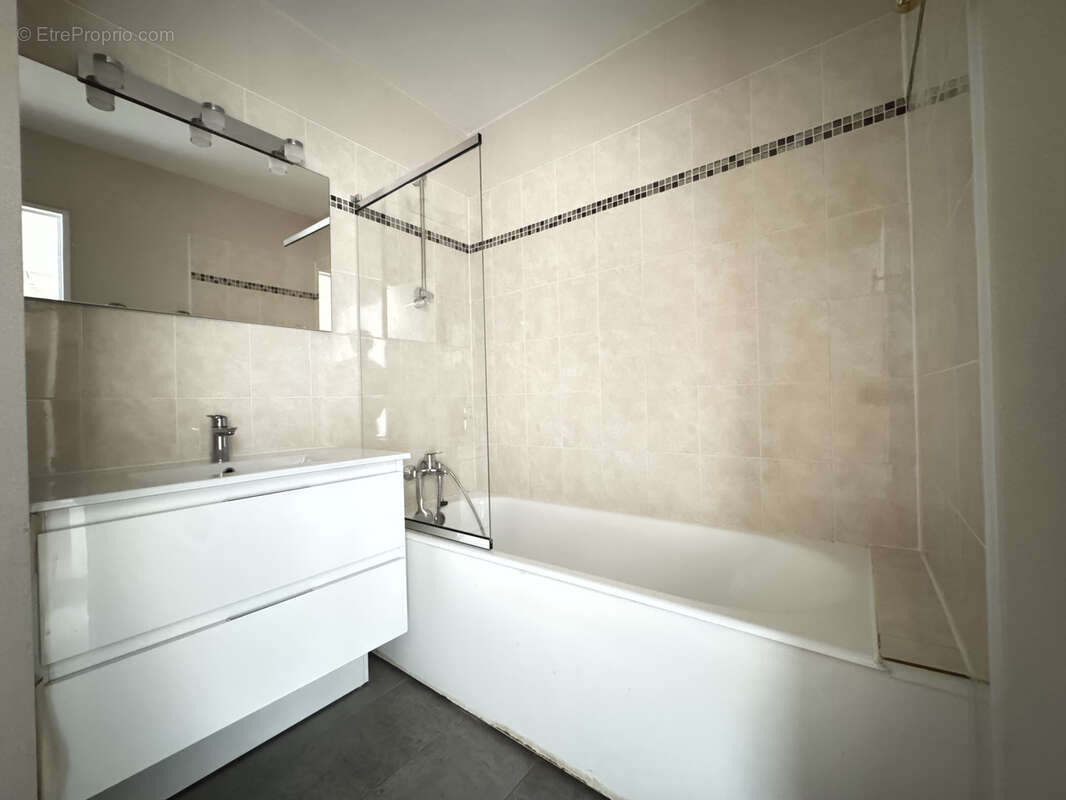 Appartement à COURBEVOIE