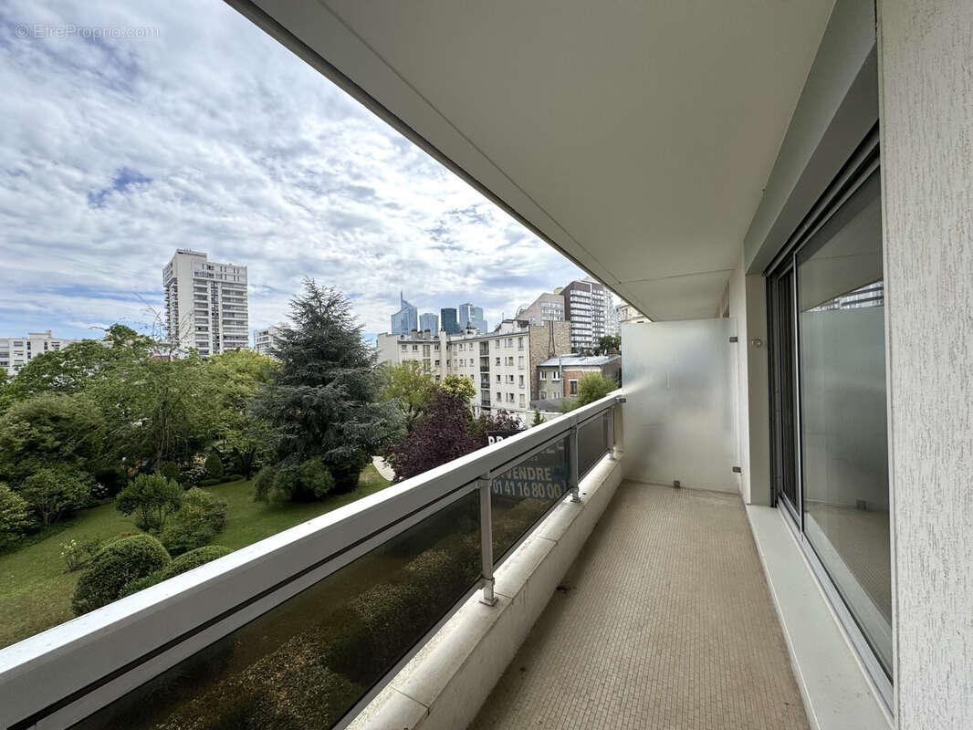 Appartement à COURBEVOIE